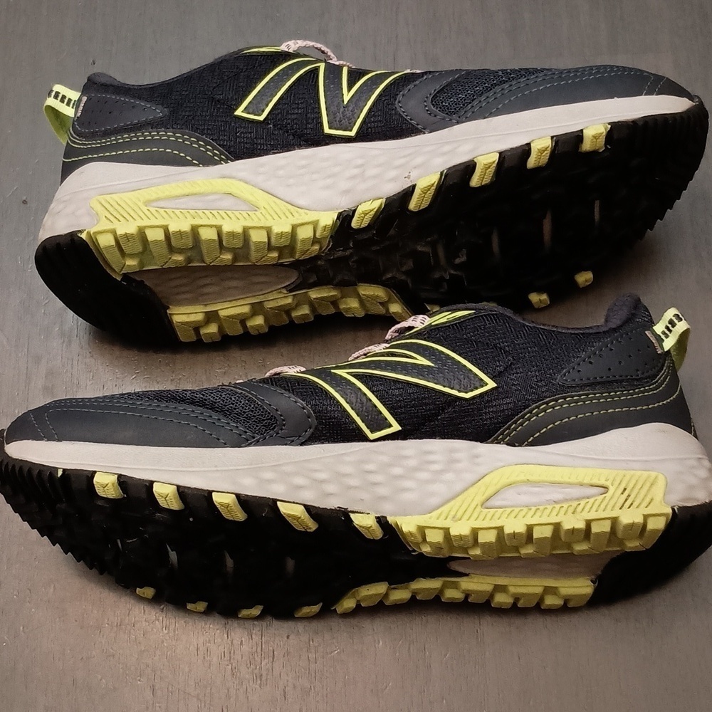 New Balance 410V7 Running Shoes - Picture 3 of 6